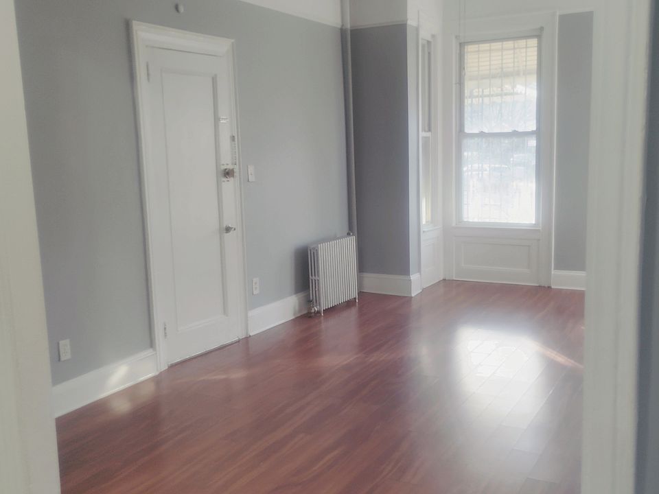 1st image of 1154 Bryant Ave APT 1