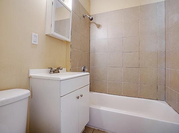 3rd image of 9828 S Merton Ave