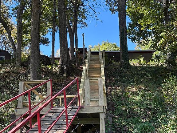 3rd image of 5 Sun Valley Rd