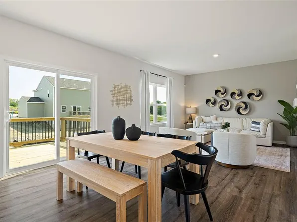 11016 E Ridge Ct, Peculiar, MO 64078