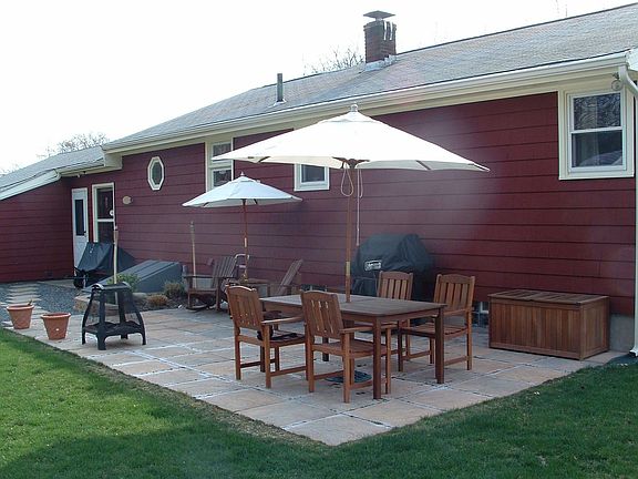 Outdoor dining/Barbeque area