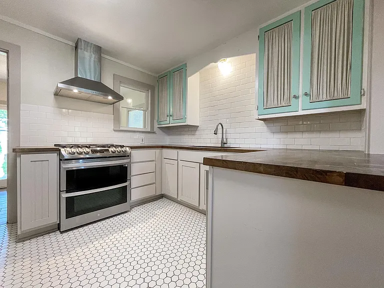 244 Ridgewood Ave — Photo 3