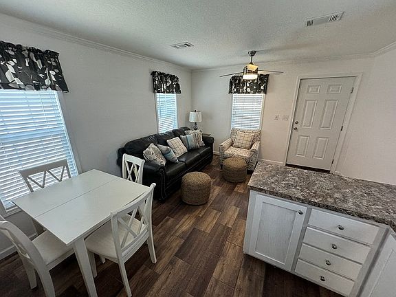 4th image of 2755 Wells Ave #124