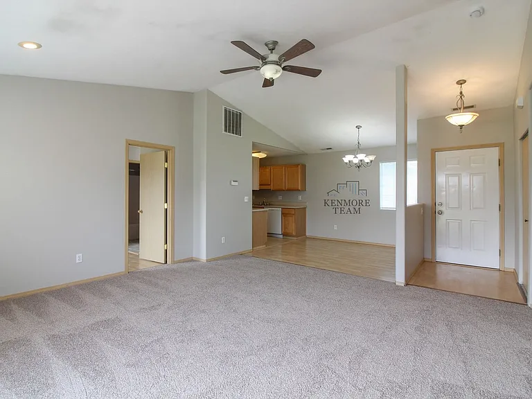 2815 S Underwood St — Photo 5