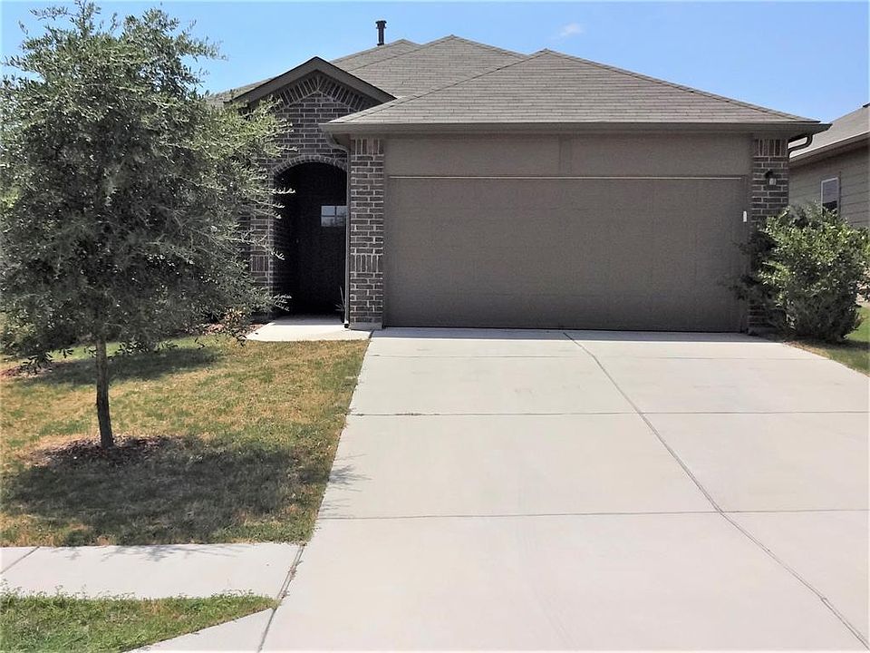 Fabulous home in sought-after Pioneer Hill! Newer construction built in 2018, inviting and move-in ready!