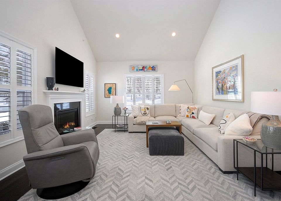 1st image of 39 Ridgewood Dr #39