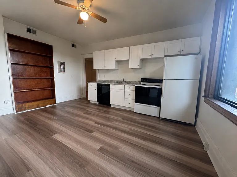 4821 Centre Avenue — Photo 3
