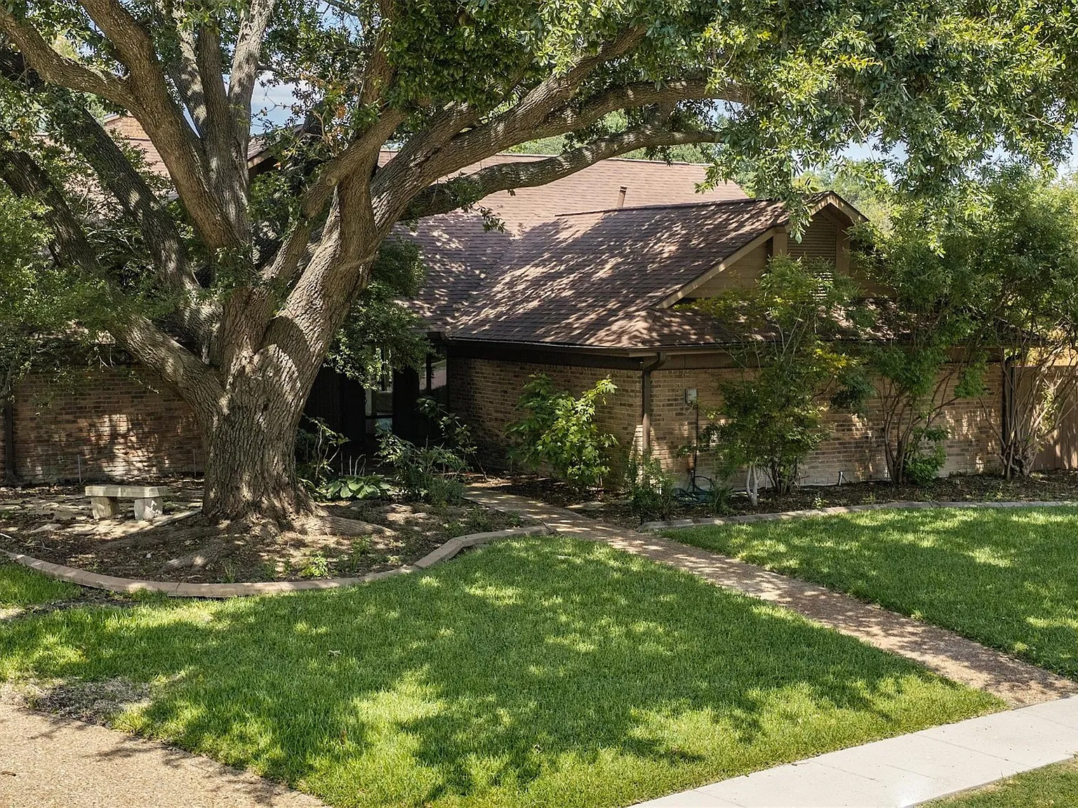 5 bed, 2878 sqft, $5,000 — Photo 2