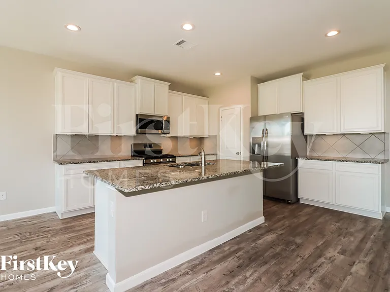 28008 Langsdale Ct — Photo 4