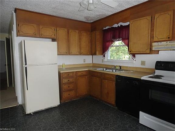 5th image of 729 1st Ave W