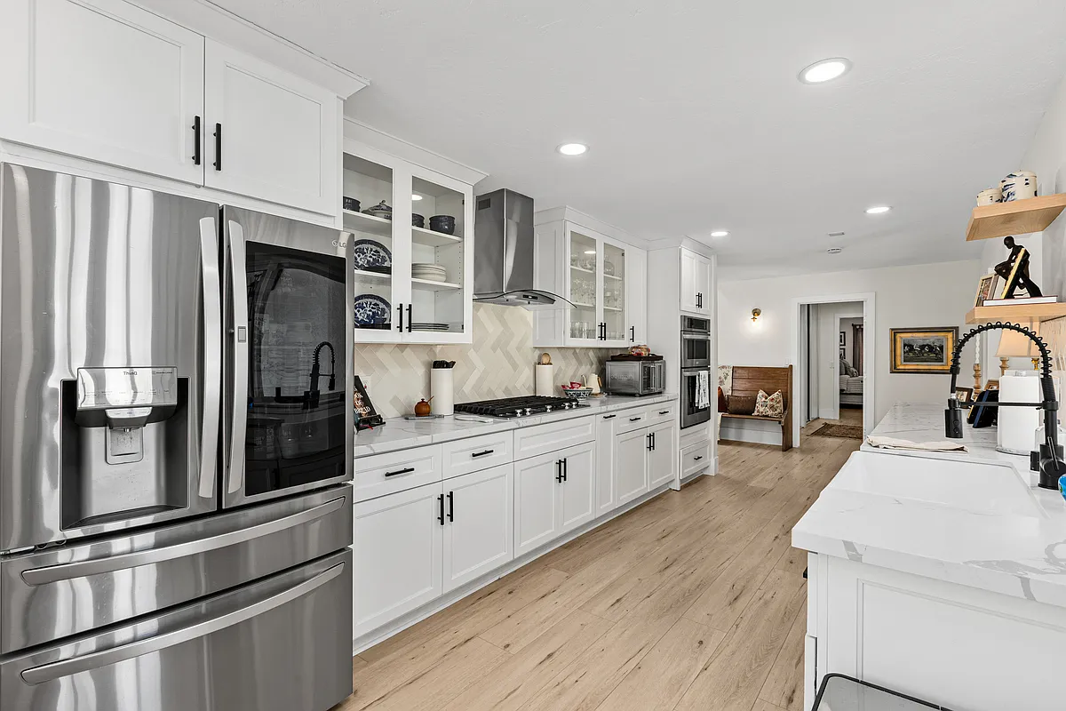 7050 Almaden Ln — Photo 3