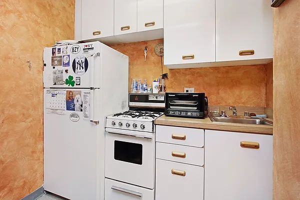 Sold by Corcoran | media 19