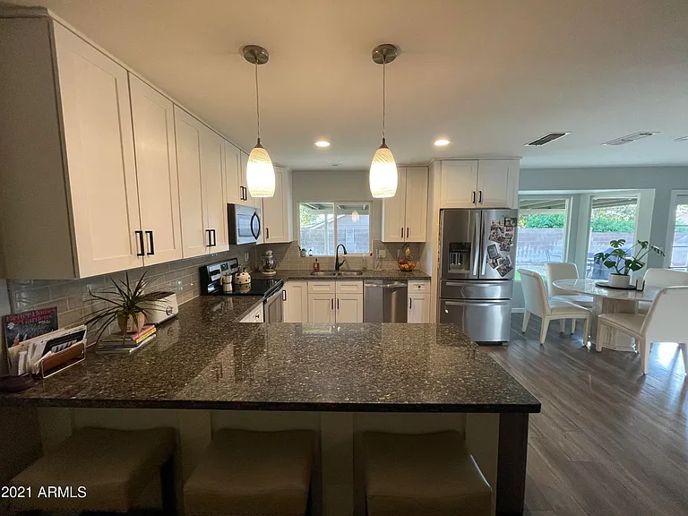 1637 W Beaubien Dr — Photo 9