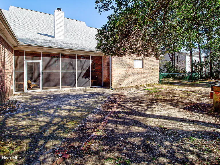 613 Clarendon Ave — Photo 54