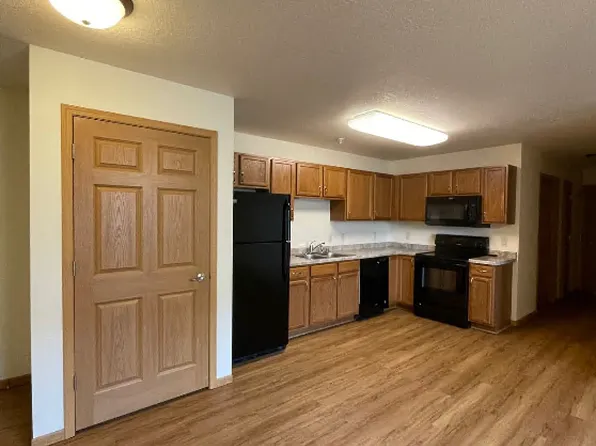 493 E South Ave, Chippewa Falls, WI