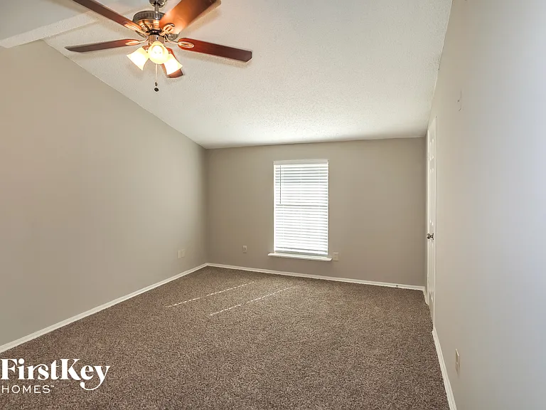 624 S Waxahachie St — Photo 7
