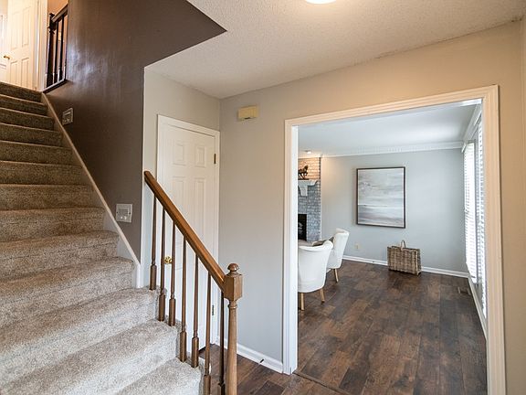 4th image of 522 W Point Dr