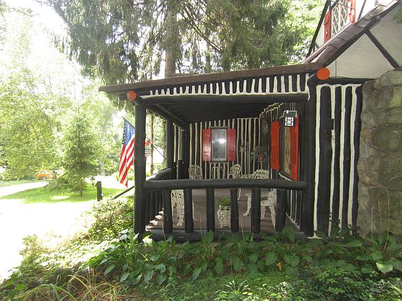 5th image of 21 Courtland Dr