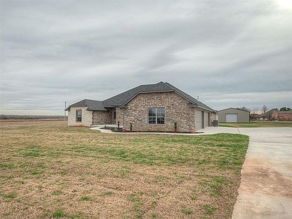 3rd image of 8561 Oak Tree Cir