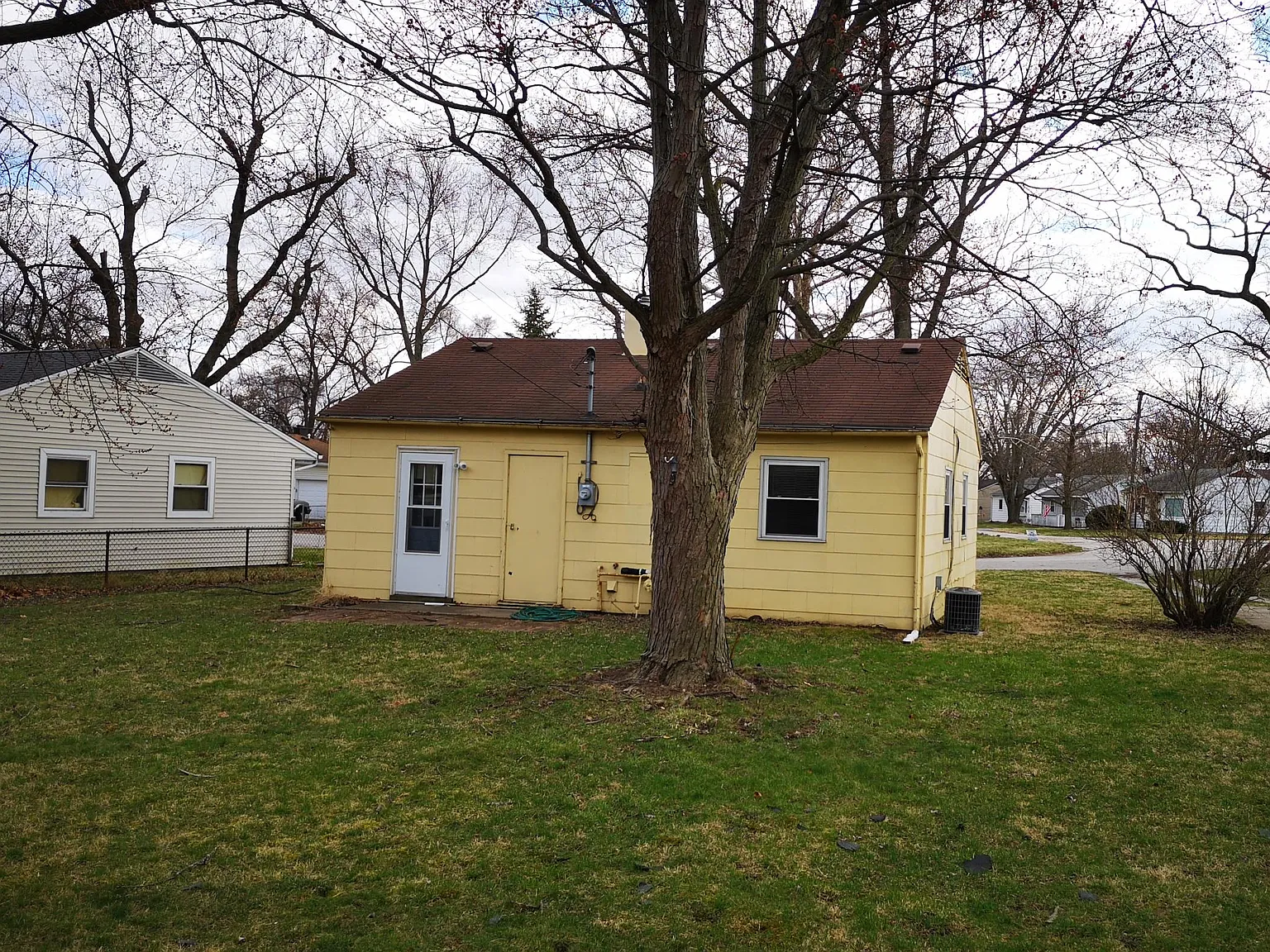 2 bed, 672 sqft, $1,200 — Photo 2