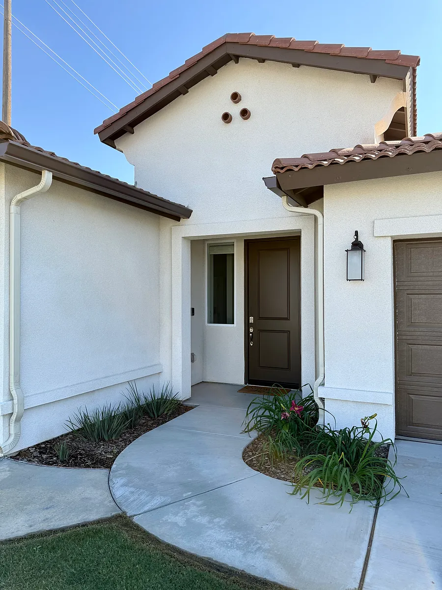 Main entry - 8307 Basalt St