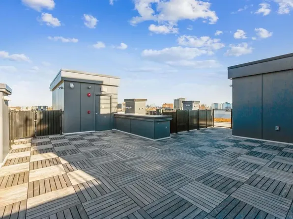 348 Baldwin Avenue image 9 of 17