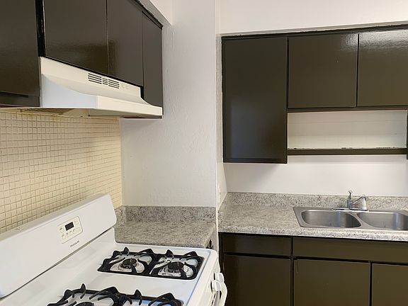 4th image of 2141 W Belmont Ave APT 5