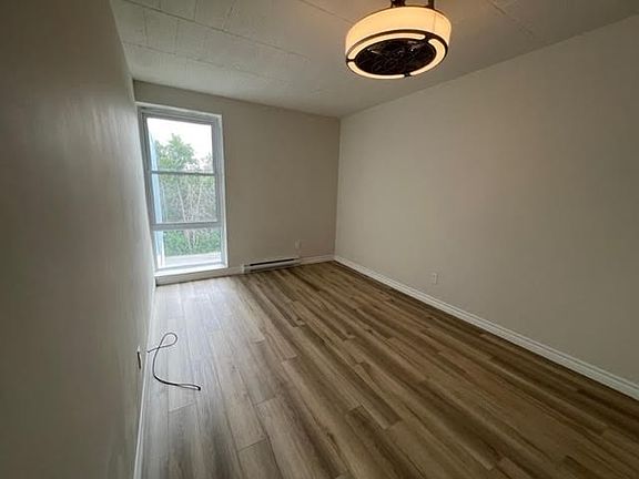 4th image of 91 Conroy Cres #303