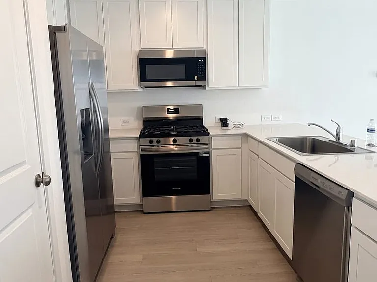1832 Sanderling St — Photo 2