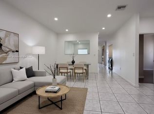 8116 NW 199th Ter, Hialeah, FL 33015