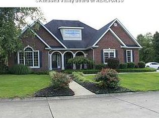 2004 Branchside Rd, Hurricane, WV 25526