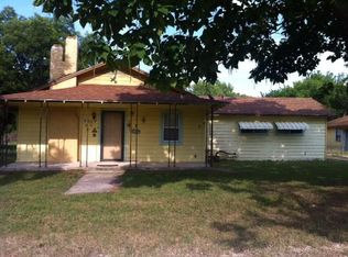 802 5th St, Bridgeport, TX 76426