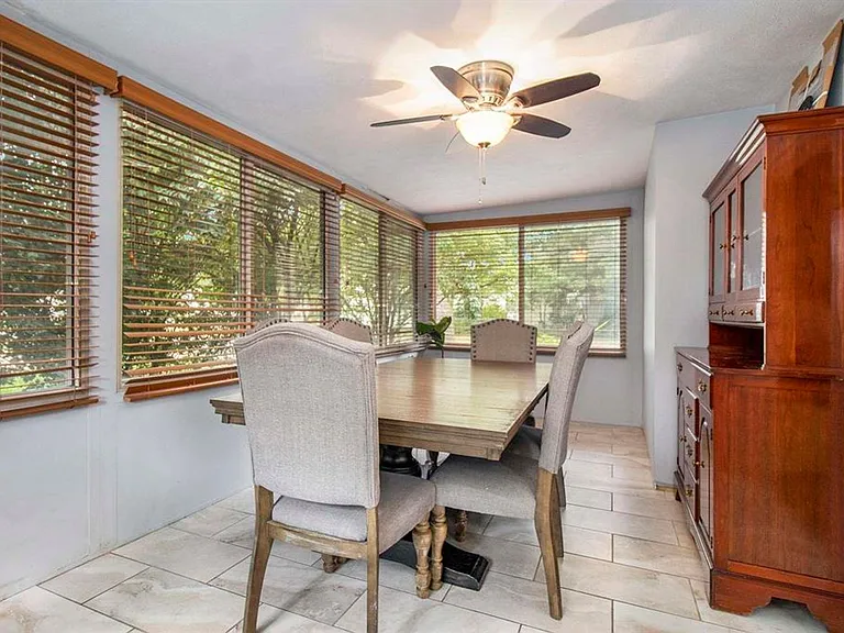 322 S Twyckenham Dr — Photo 12