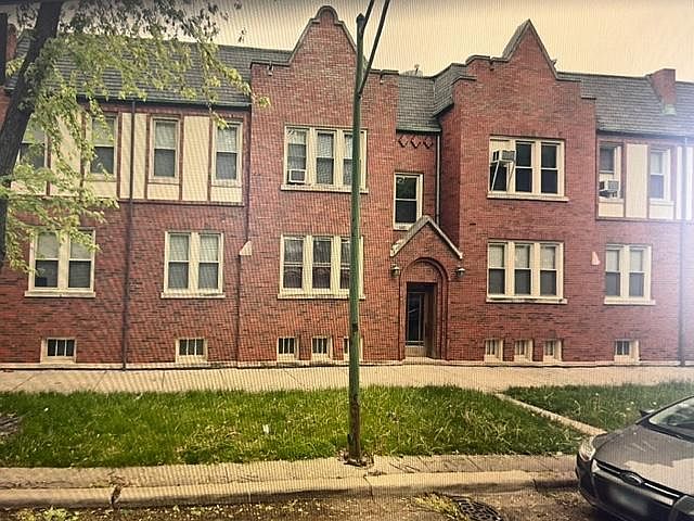 1st image of 6834 W Medill Ave #4
