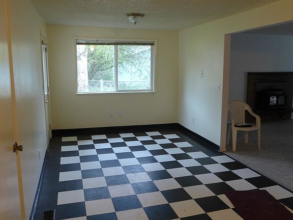 5th image of 8217 59th Ave E
