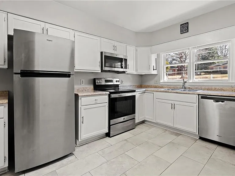 1415 Pollard Dr SW — Photo 3