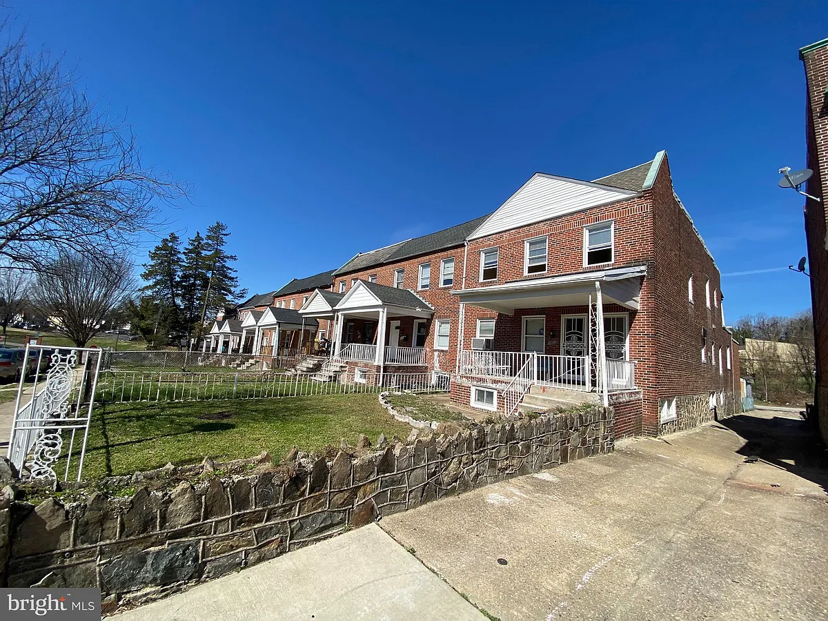 Building Photo - 2320 Anoka Ave