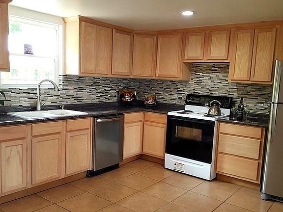 5th image of 305 N Mill St