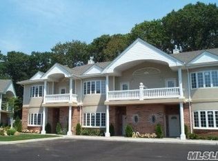 70 Sarah Ct, Amityville, NY 11701