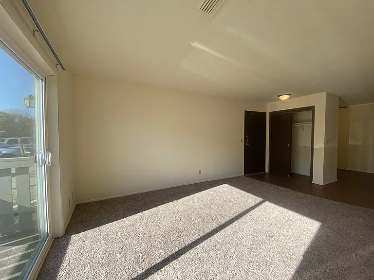 Kimberly Club Apartments — Photo 110