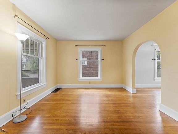5th image of 394 N Lyman St