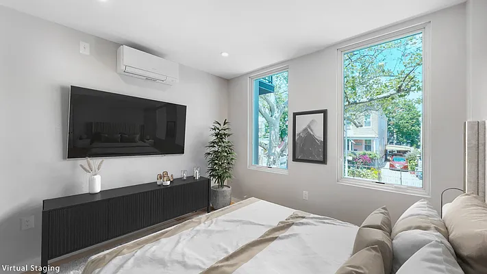 Sold by R New York | media 18