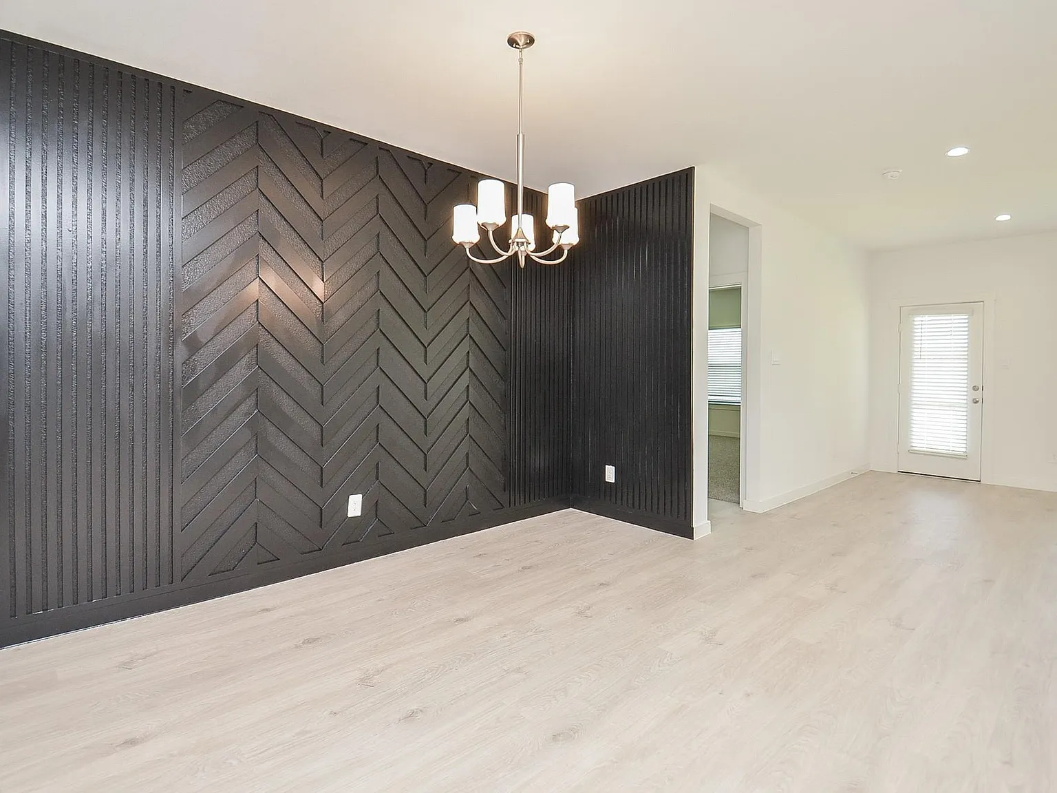 4 bed, 3.0 bath, 2276 sqft, $2,600 — Photo 4