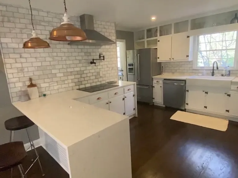 2825 Indian Trail Dr — Photo 2