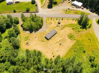 10045 Barnes Dr, Castle Rock, WA 98611