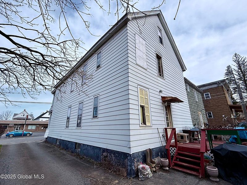 4th image of 40 James Street
