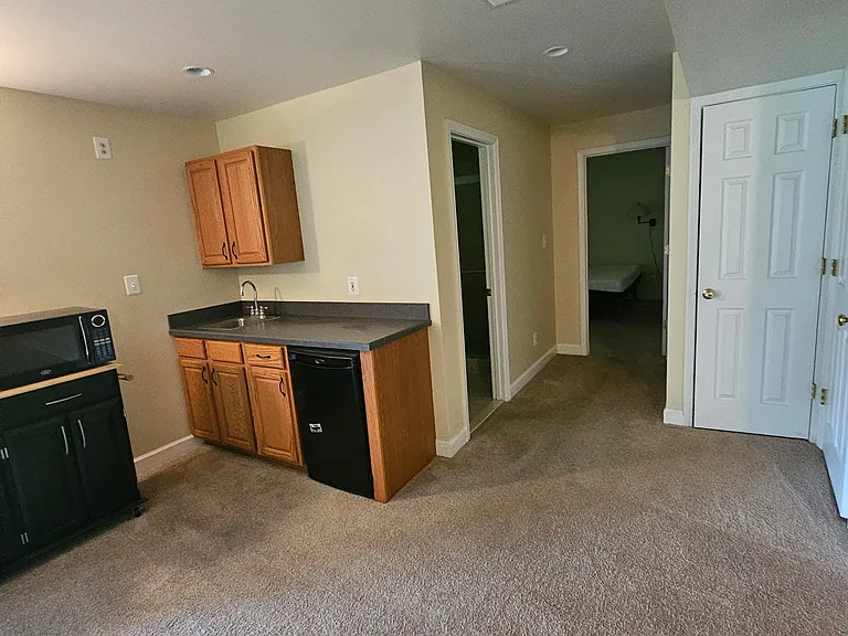605 S Maple Ave — Photo 2