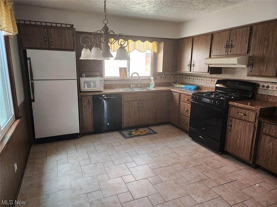 396 W Walnut St, Lowellville, OH 44436 Zillow