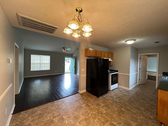 5th image of 108 Royal Garden Dr