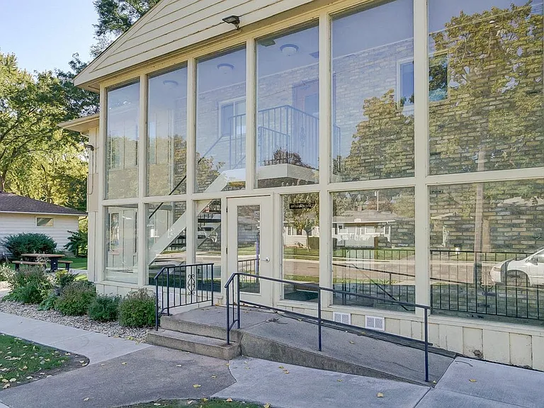 201 Tompkins Dr — Photo 4